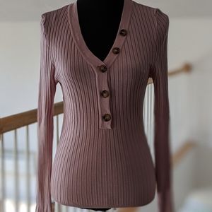 Urban Heritage v-neck sweater, juniors large